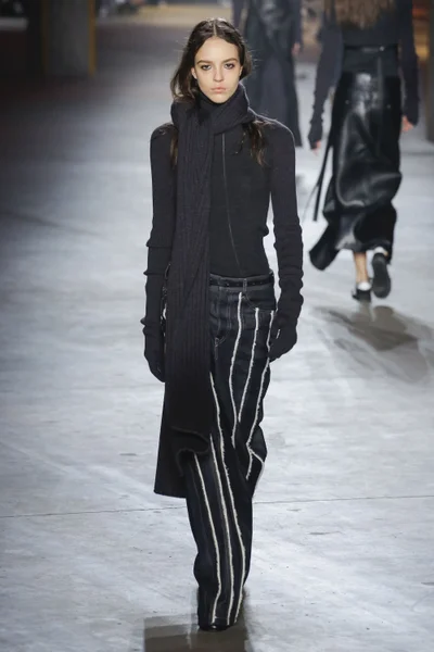Look 25